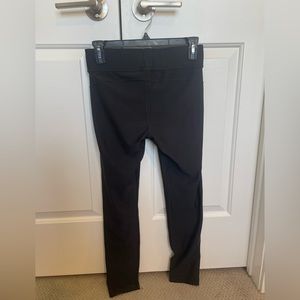 Women’s Black Under Armor Leggings Size Medium Short with Waistband *